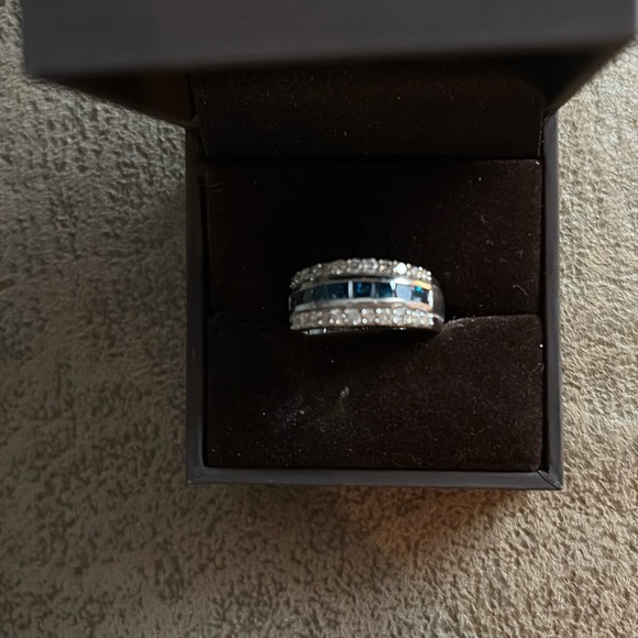 Elegant Silver and Blue Gemstone Ring